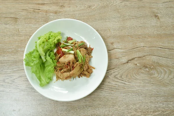 Fűszeres Sült Csirkehús Chili Öntettel Szelet Újhagyma Salátával Tányéron — Stock Fotó