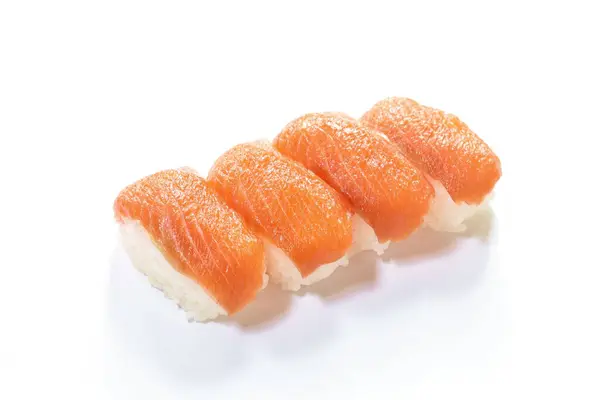 鮭寿司白地にわさび醤油で和食 — ストック写真