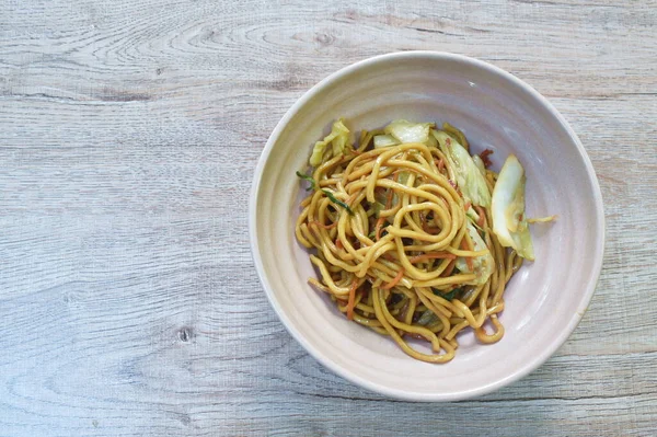 Revuelva Picante Fideos Japoneses Vegetarianos Fritos Yakisoba Con Col Hoja — Foto de Stock