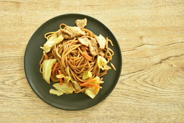 Fried Yakisoba Japanese Noodles Slice Pork Cabbage Carrot Plate — стокове фото