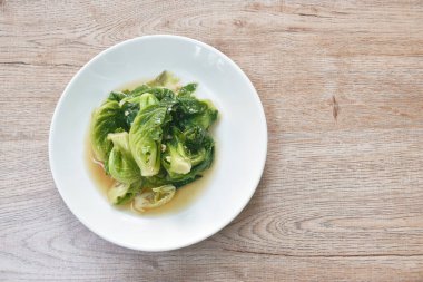  Kızarmış Brüksel lahanası ve istiridye sosu.