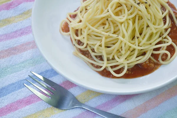 Spaghetti Dressing Gebratenes Schweinefleisch Und Tomatenscheiben Ketchup Sauce Auf Teller — Stockfoto