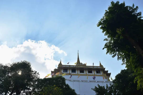 泰国Wat Saket Ratchaworamahawiharn的黄金山地标和旅游地点 — 图库照片