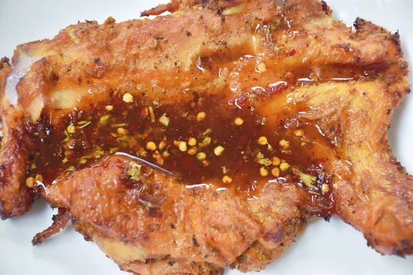 Grillezett Csirke Szoros Tányéron Mártással Fűszeres Mártással — Stock Fotó