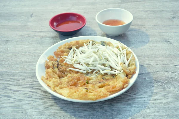 Mejillón Relleno Huevo Frijol Con Brote Frijol Plato Sumergiendo Salsa — Foto de Stock