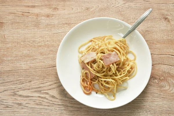 Fried Spaghetti White Cream Sauce Topping Slice Ham Pork Roll — Foto de Stock