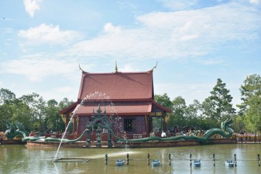 Phathumthanee Tayland 18 Haziran 2022: Wat Pa Klong 11 Budist tapınağı Naka halkının saygıya olan inancı şans getirecektir 