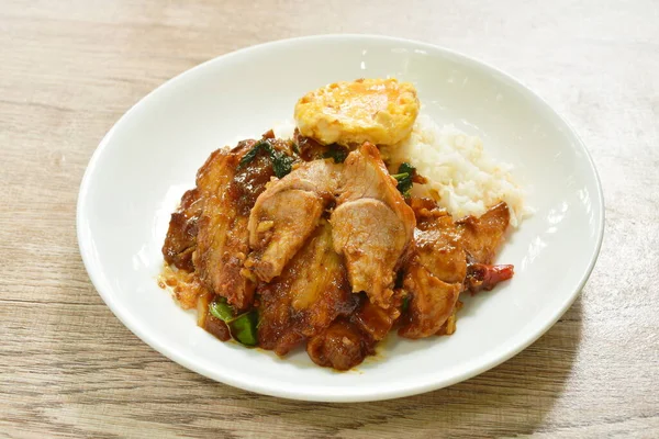 Spicy Stir Fried Barbecue Pork Neck Chili Basil Leaf Curry — Stock Photo, Image