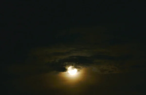 Yellow Full Moon Cover Spreading Cloud Night — Zdjęcie stockowe
