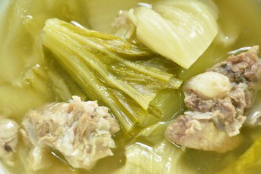 Haşlanmış lahana turşusu, domuz kemiği ve temiz çorba.