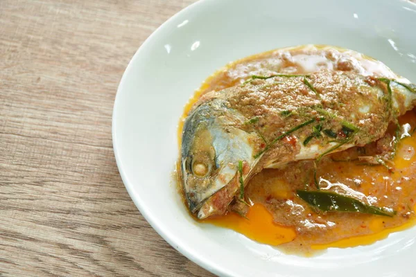 Spicy Boiled Mackerel Topping Chop Lemon Grass Red Curry Sauce — Stock Photo, Image