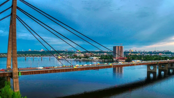 Schöne Drohnenaufnahme Der Nordbrücke Kiew Ukraine Sonnenuntergang Und Stadtbild Von — Stockfoto