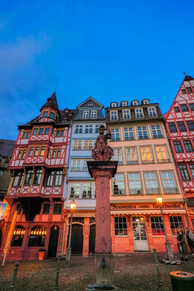 Oud Europa Oude Stadsplein Romerberg Met Justitia Standbeeld Frankfurt Duitsland — Stockfoto