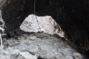 Kısmen çökmüş bir tünelin görüntüsü