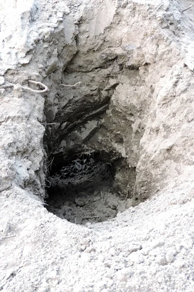 Yerdeki bir oyuğun görüntüsü