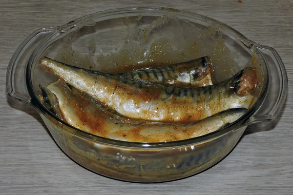 Čtyři Čerstvé Marinované Makrely Skleněné Nádobě Odolné Proti Teplu Šedé — Stock fotografie