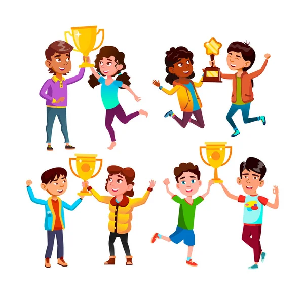 Αγόρια και κορίτσια παιδιά με κύπελλο Trophy σετ διάνυσμα — Διανυσματικό Αρχείο