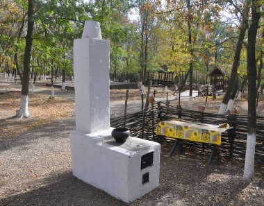 STANITSA KUSHCHYOVSKAYA, RUSYA - 10 Ekim 2020: Kazak Hayat Müzesi 'nde yaz sobası