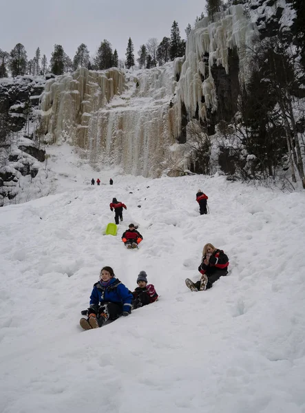 Рованиеми Финляндия Марта 2022 Года Туристы Наслаждаются Свежим Снегом Время — стоковое фото