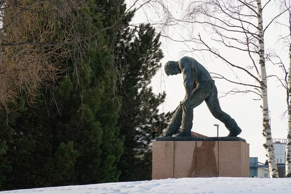 Rovaniemi Finlandia Marzo 2022 Una Statua Bronzo Taglialegna Che Abbaia — Foto Stock
