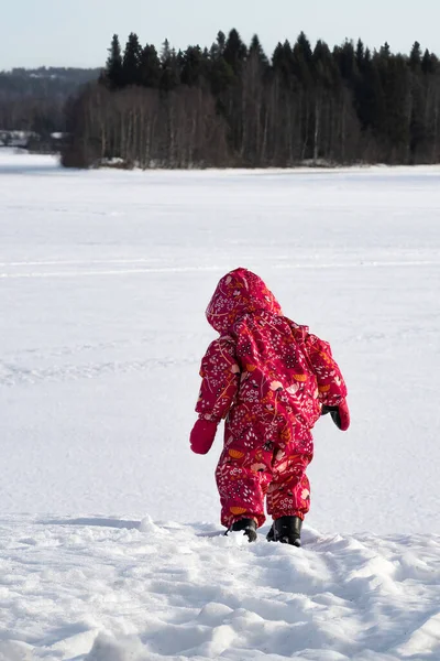 Рованиеми Финляндия Марта 2022 Года Неопознанная Девушка Одетая Цветочный Зимний — стоковое фото