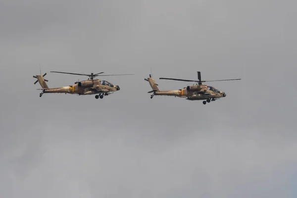 Єрусалим Ізраїль Травня 2022 Два Вертольоти Boeing Apache Літають Туманному — стокове фото