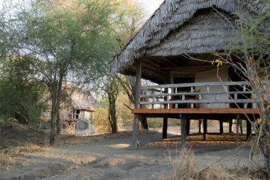 Tarangire, Tanzanya - 12 Ekim 2022 Tarangire Rezervasyonunda bir kulübede şafak vakti.