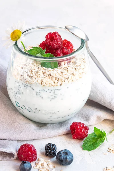 Glass Layered Yogurt Chia Seeds Oats Berries Grey Concrete Tabletop — Stock Photo, Image