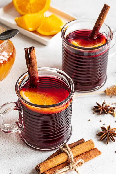 Two Cups Hot Mulled Red Wine Cinnamon Sticks Orange Spices — Stock Photo, Image