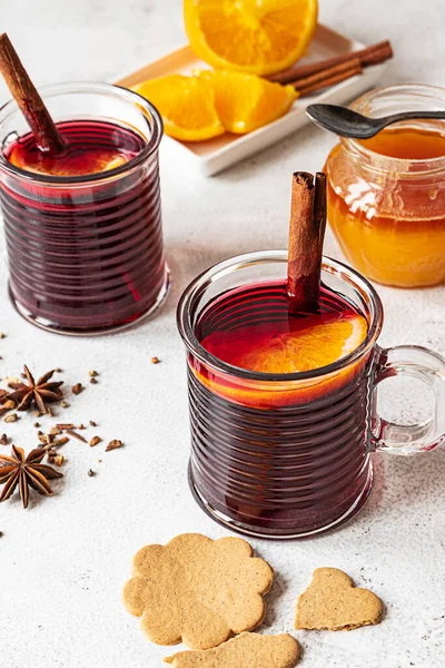 Two Cups Hot Mulled Red Wine Cinnamon Sticks Orange Spices — Stock Photo, Image