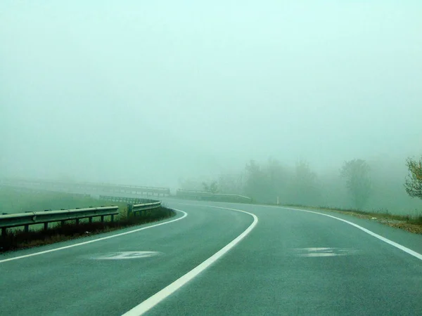 Mgła Drodze Jesienią — Zdjęcie stockowe