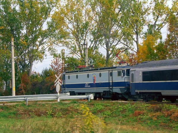 Ein Rumänischer Zug Fährt — Stockfoto