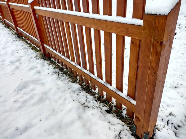 Schnee Auf Einem Holzzaun — Stockfoto