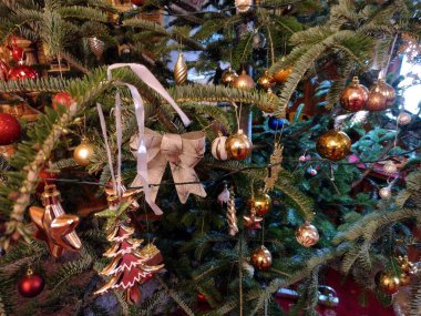 Romanya 'da süslemeli Noel ağacı