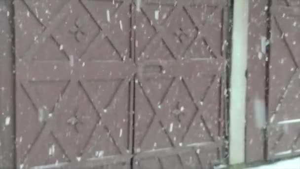 ルーマニア国外で雪が降っています — ストック動画