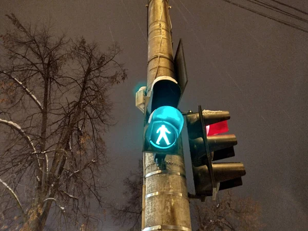 Közlekedési Lámpák Éjszaka Romániában — Stock Fotó