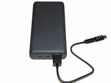 beyaz arka planda izole edilmiş harici pil