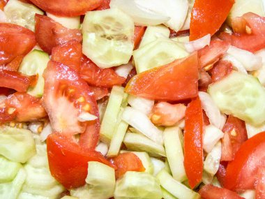Salatalık ve soğan salatası.