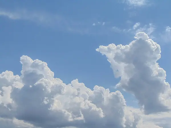 Σύννεφα Στον Ουρανό Στη Ρουμανία — Φωτογραφία Αρχείου