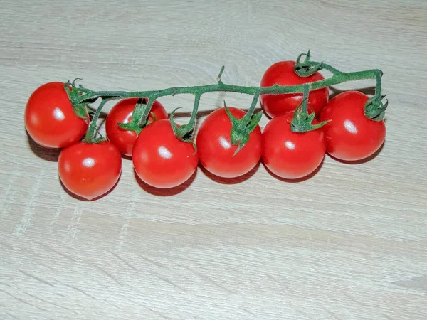 Tomates Cherry Sobre Fondo Madera —  Fotos de Stock