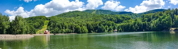ルーマニアのMaramuresでのボディ湖 パノラマビュー 夏の風景 — ストック写真