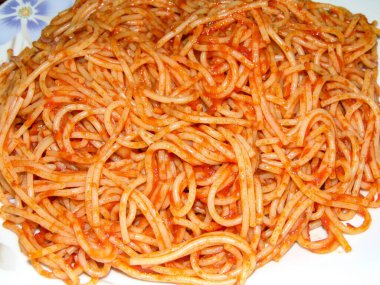 Domates soslu spagetti, kekik ve sarımsak - makarna konsepti