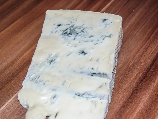 Τυρί Gorgonzola Ξύλινο Φόντο — Φωτογραφία Αρχείου