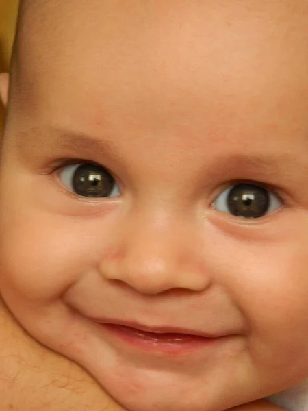 Chłopiec Się Uśmiecha Szczęśliwy Chłopiec — Zdjęcie stockowe