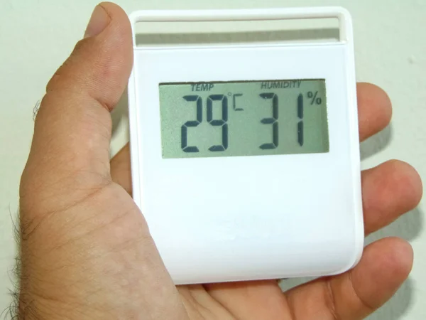 Person Holds Thermo Hygrometer — Φωτογραφία Αρχείου