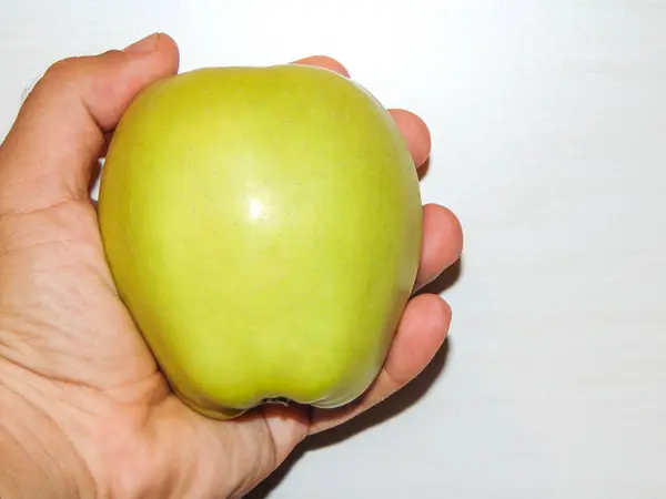 Person Holds Apple His Hand —  Fotos de Stock