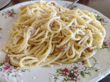Spaghetti carbonara. Spaghetti with bacon, sauce and parmesan