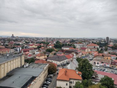 Romanya 'nın Baia Mare kentinin Eylül ayındaki hava manzarası
