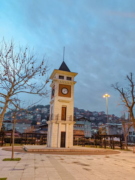 Beykoz Ortacesme Torre Del Reloj Parques Personas Cuadradas — Foto de Stock