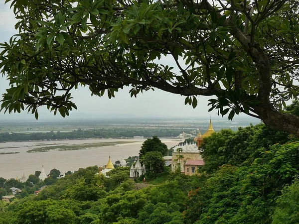Prachtig uitzicht over de Irrawady rivier, Mandalay, Myanmar — Stockfoto